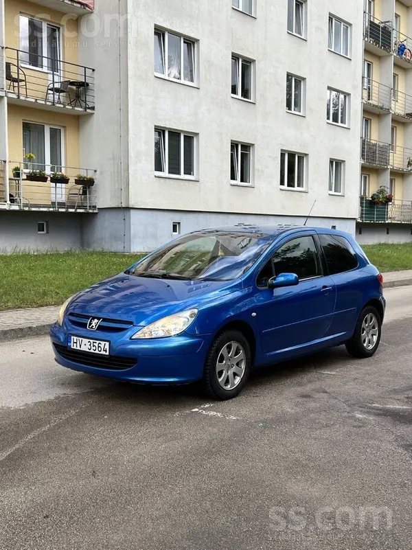 Pārdodu ekanomisku autiņu 
Virsbūve bez rūsas 
Sēdies un brauc 
Nodoklis