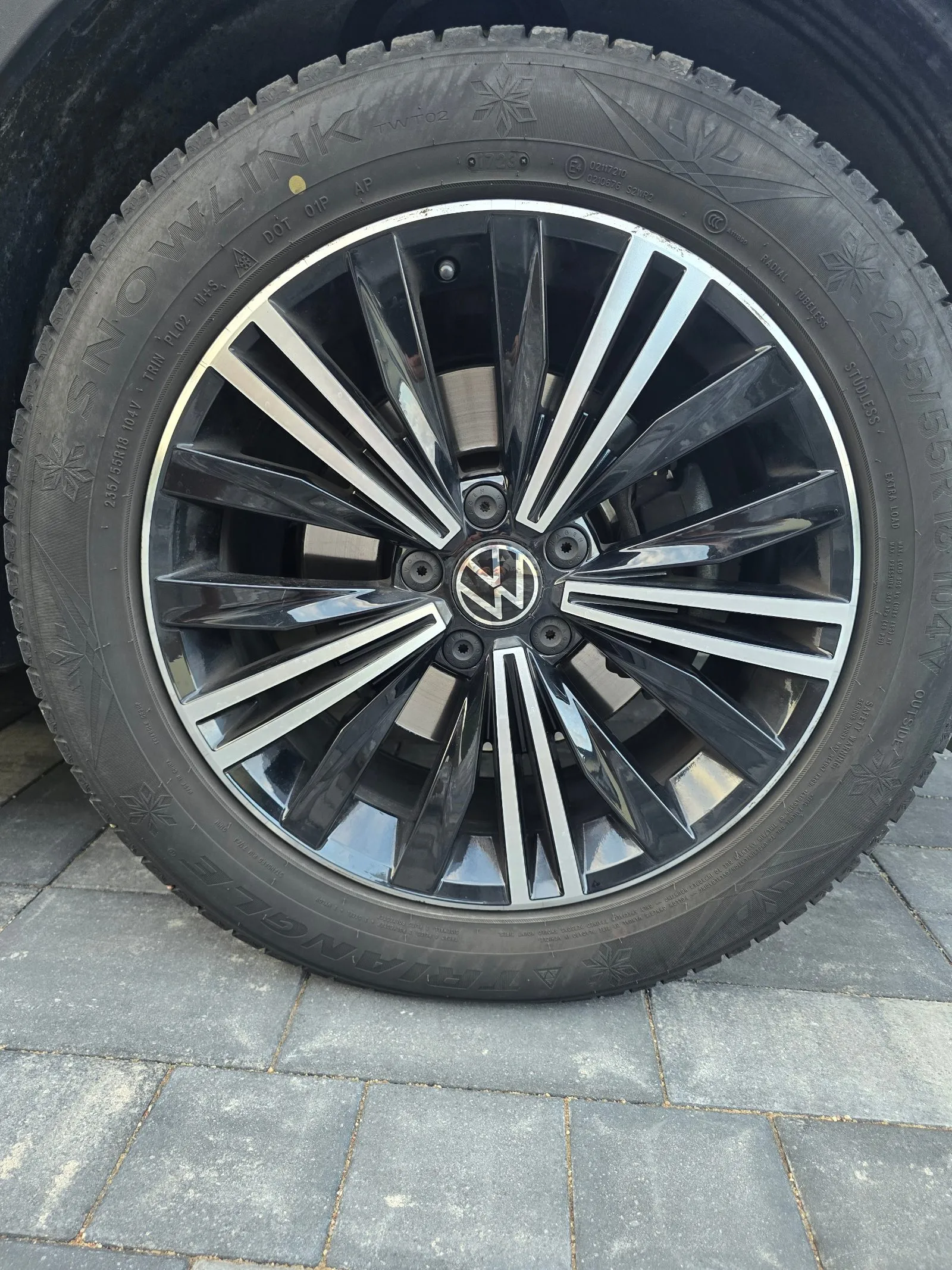 Volkswagen Tiguan - 12