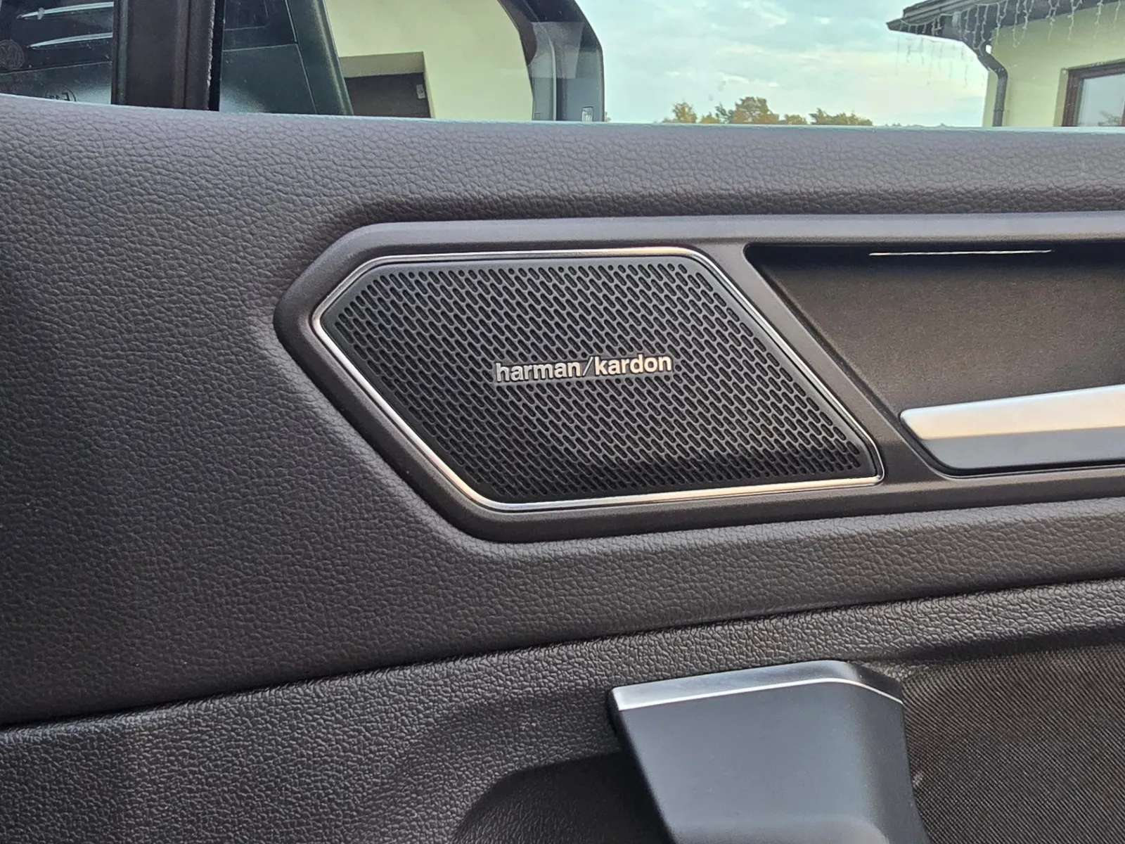 Volkswagen Tiguan - 11